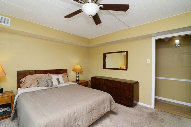 523 Timber Ridge Drive 204, Carol Stream, IL 60188