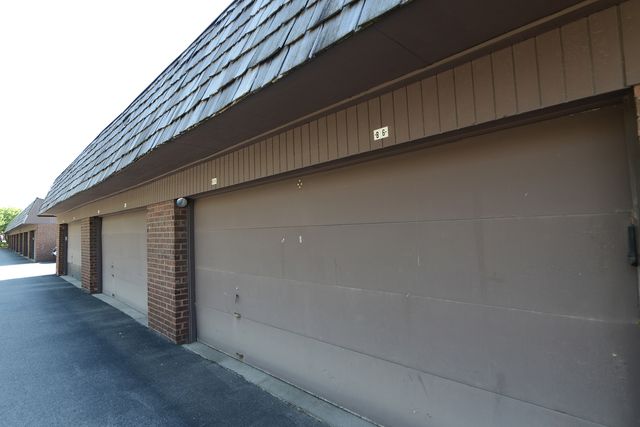 523 Timber Ridge Drive 204, Carol Stream, IL 60188