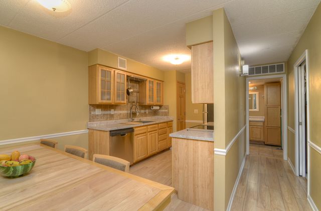 523 Timber Ridge Drive 204, Carol Stream, IL 60188