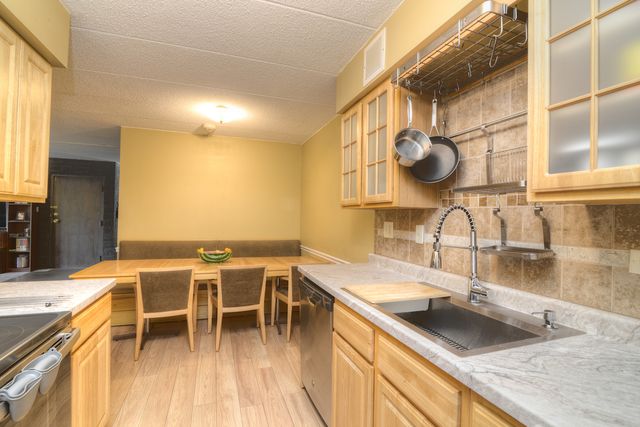 523 Timber Ridge Drive 204, Carol Stream, IL 60188