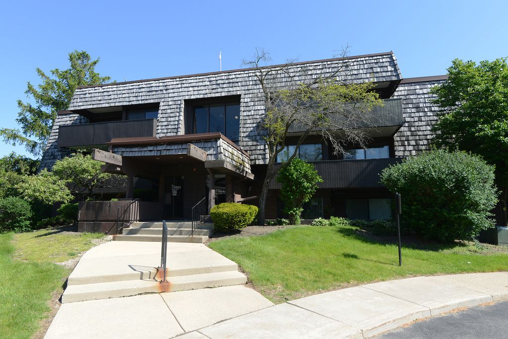 523 Timber Ridge Drive 204, Carol Stream, IL 60188