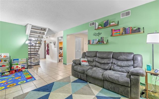 1263 Glyndon DR, Virginia Beach, VA 23464