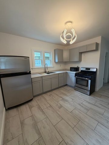 1033 Lathrop Avenue 1, Forest Park, IL 60130