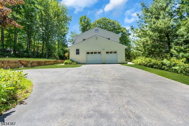 132 Rolling Ridge Rd, West Milford Twp., NJ 07480