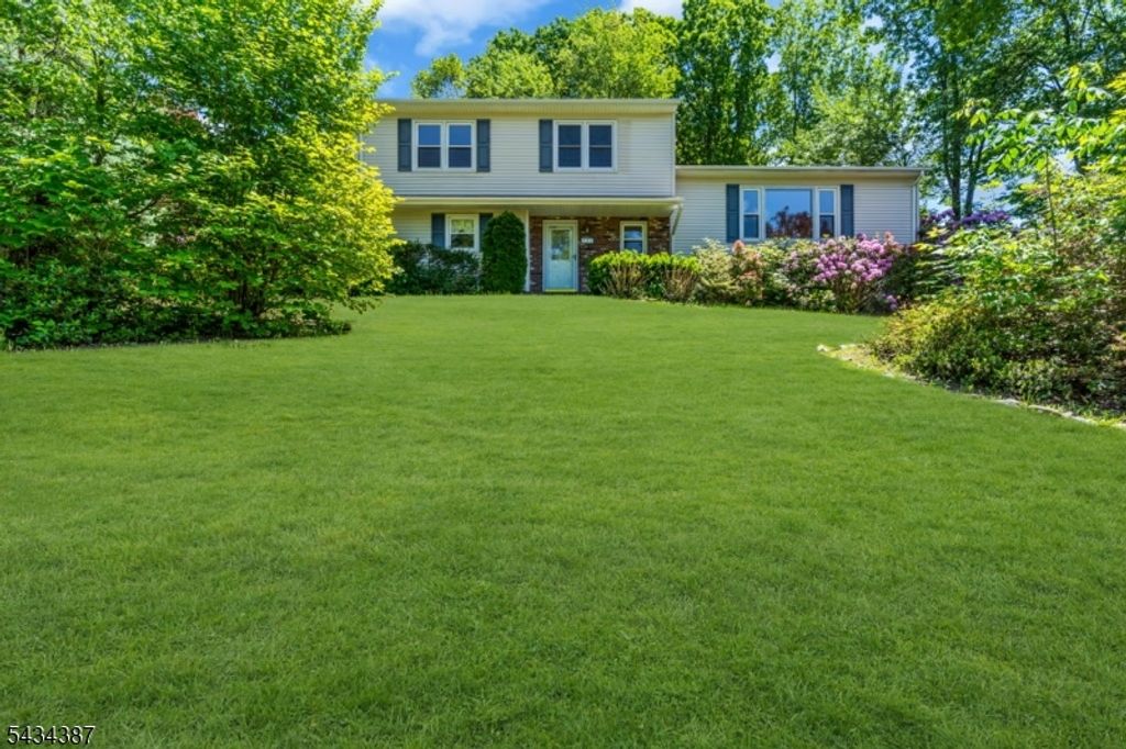 132 Rolling Ridge Rd, West Milford Twp., NJ 07480