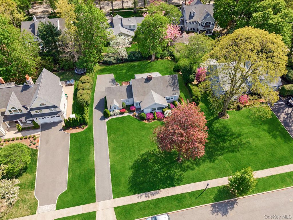 88 Brook Street, Garden City, NY 11530 — photo 3