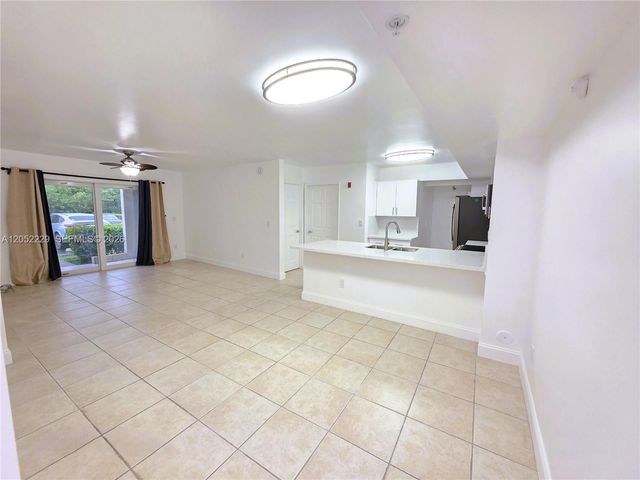 2620 S University Drive 111, Davie, FL 33328