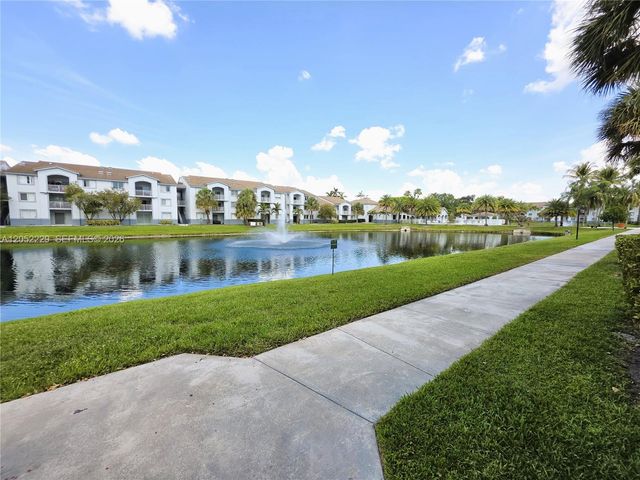 2620 S University Drive 111, Davie, FL 33328