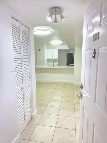 2620 S University Drive 111, Davie, FL 33328