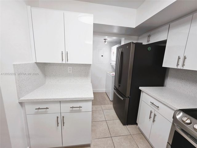 2620 S University Drive 111, Davie, FL 33328