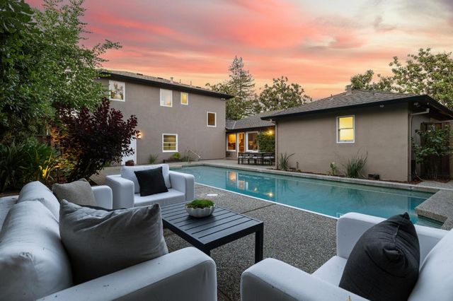1800 Oakdell Drive, Menlo Park, CA 94025