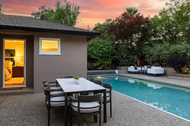 1800 Oakdell Drive, Menlo Park, CA 94025