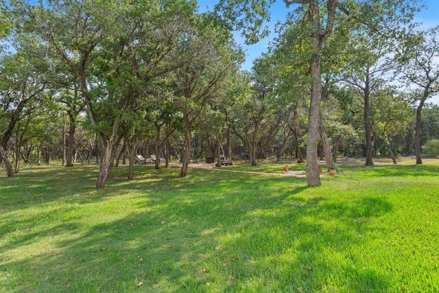 1092 Century Oaks Drive, China Spring, TX 76633