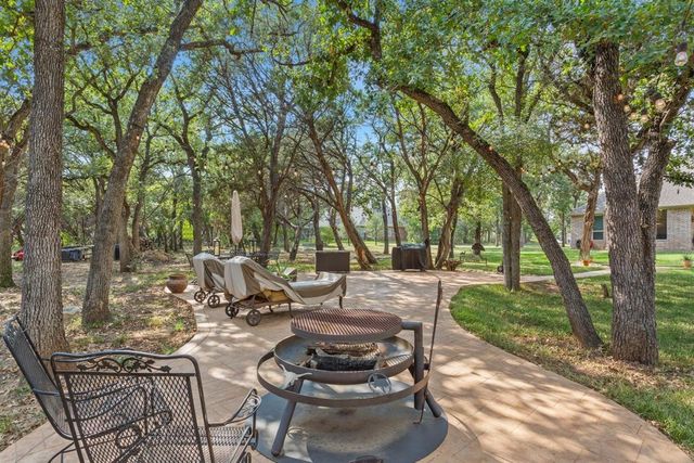 1092 Century Oaks Drive, China Spring, TX 76633