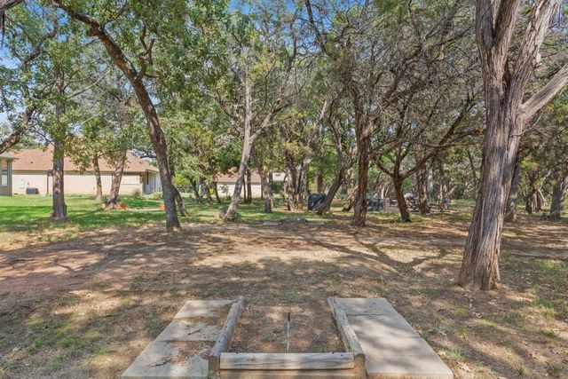 1092 Century Oaks Drive, China Spring, TX 76633