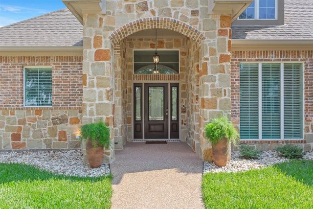 1092 Century Oaks Drive, China Spring, TX 76633