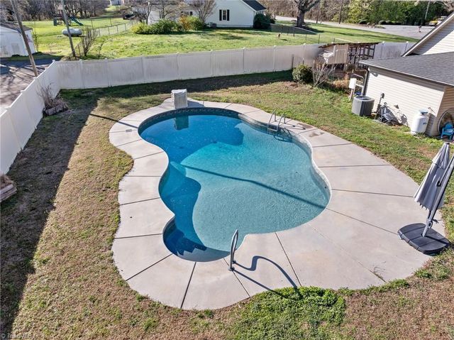 1066 Hickory Tree Road, Winston-salem, NC 27127