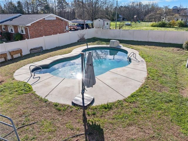 1066 Hickory Tree Road, Winston-salem, NC 27127