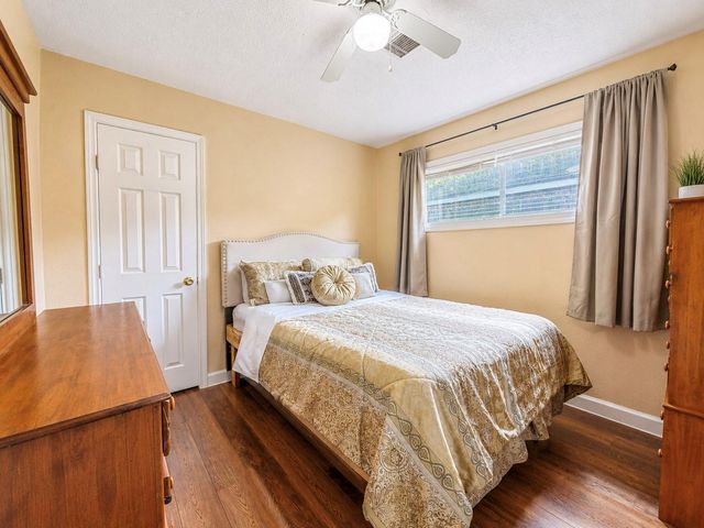 4718 Meadow Park Drive, Houston, TX 77048