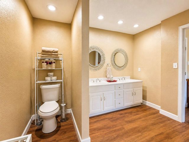 4718 Meadow Park Drive, Houston, TX 77048