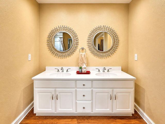 4718 Meadow Park Drive, Houston, TX 77048