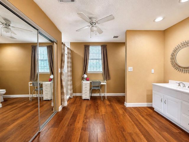 4718 Meadow Park Drive, Houston, TX 77048