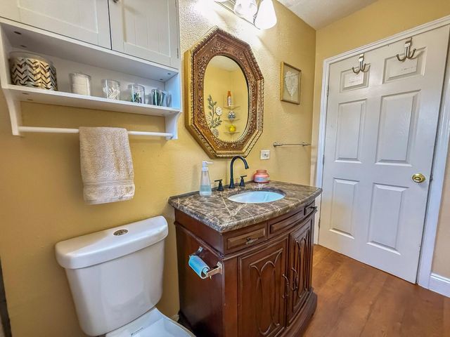 4718 Meadow Park Drive, Houston, TX 77048