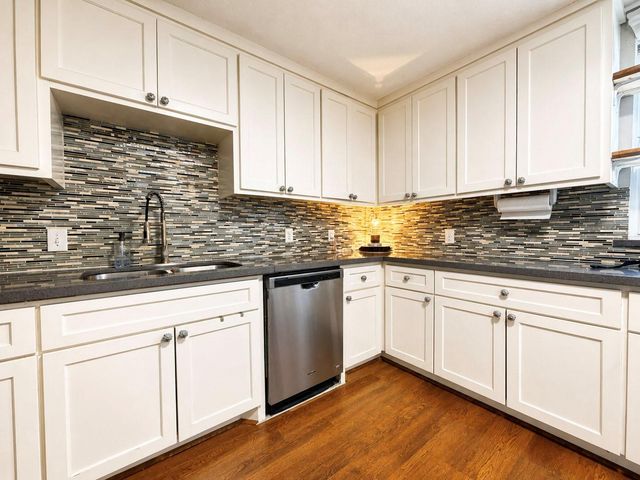4718 Meadow Park Drive, Houston, TX 77048