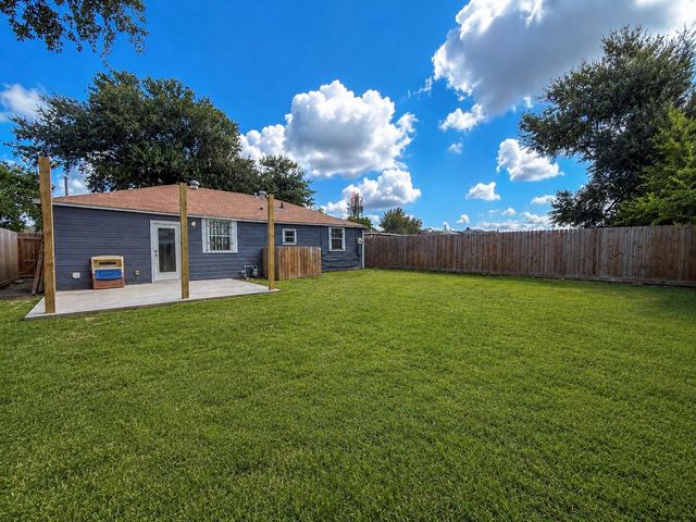 4718 Meadow Park Drive, Houston, TX 77048