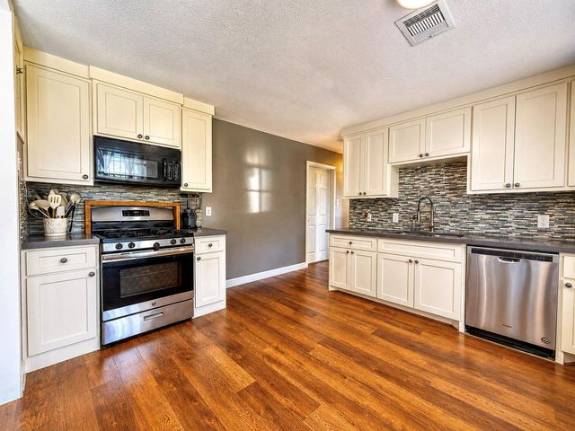 4718 Meadow Park Drive, Houston, TX 77048