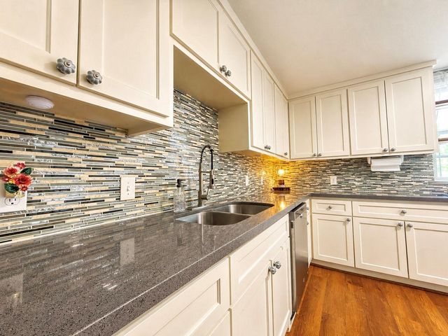 4718 Meadow Park Drive, Houston, TX 77048
