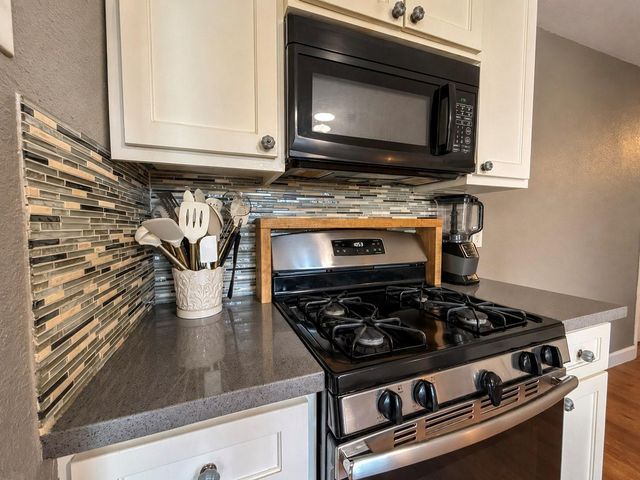 4718 Meadow Park Drive, Houston, TX 77048
