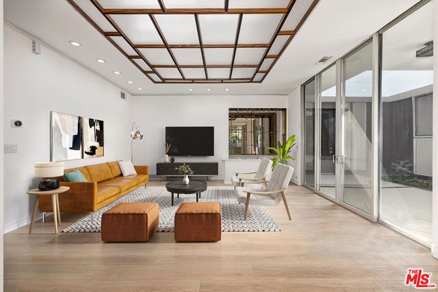 719 N Bedford Drive, Beverly Hills, CA 90210