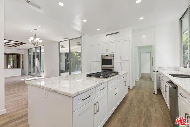 719 N Bedford Drive, Beverly Hills, CA 90210