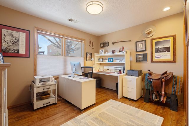 7487 Sagebrush Road, Santa Fe, NM 87507