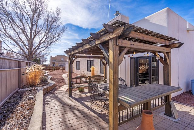 7487 Sagebrush Road, Santa Fe, NM 87507