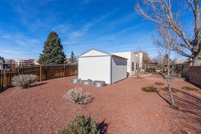 7487 Sagebrush Road, Santa Fe, NM 87507
