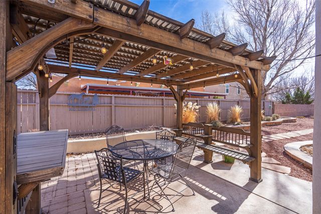 7487 Sagebrush Road, Santa Fe, NM 87507