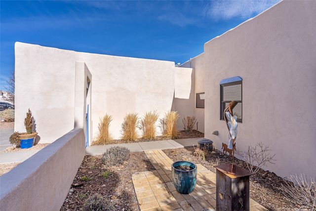 7487 Sagebrush Road, Santa Fe, NM 87507