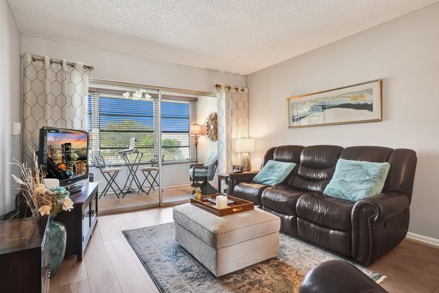 2901 E Sunrise Lakes Drive E 305, Sunrise, FL 33322