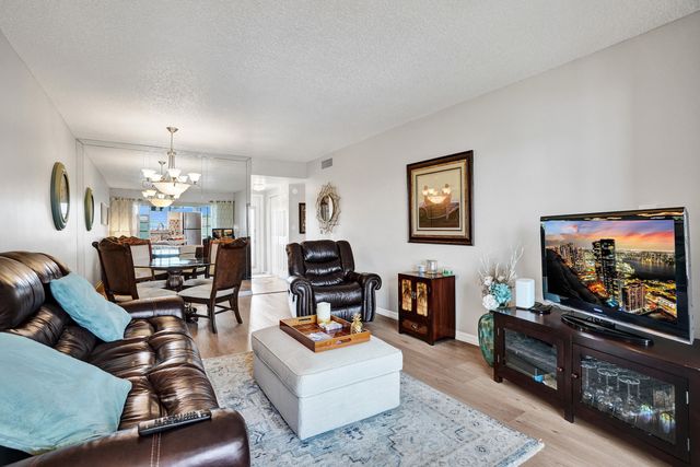 2901 E Sunrise Lakes Drive E 305, Sunrise, FL 33322