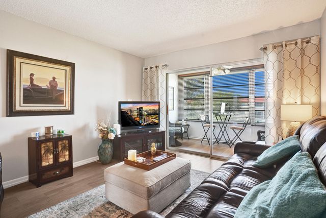 2901 E Sunrise Lakes Drive E 305, Sunrise, FL 33322