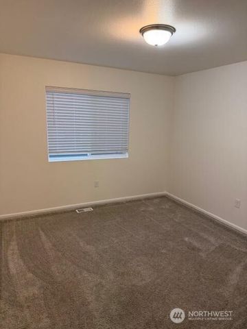 1420 32nd Street NW, Puyallup, WA 98371