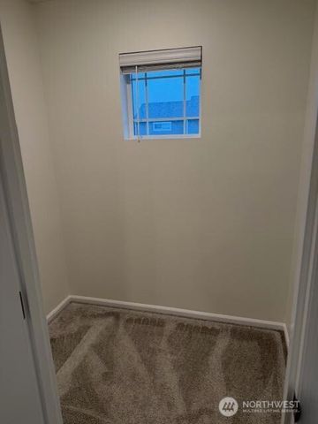 1420 32nd Street NW, Puyallup, WA 98371