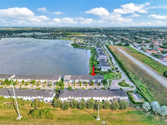 15481 NW 91st Ct, Miami Lakes, FL 33018