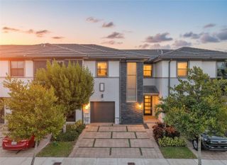 15481 NW 91st Ct, Miami Lakes, FL 33018