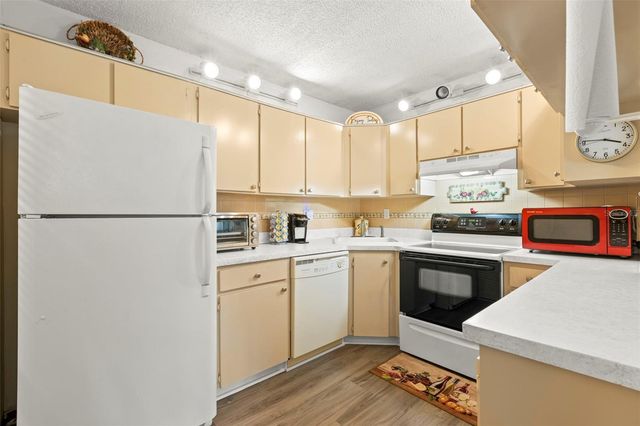 1290 PINE RIDGE CIRCLE E E1, Tarpon Springs, FL 34688