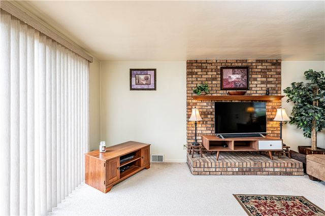 168 Carmella Dr, White Oak, PA 15131