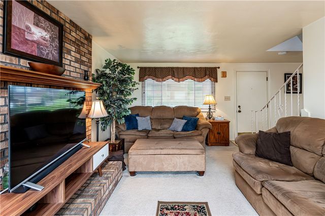 168 Carmella Dr, White Oak, PA 15131