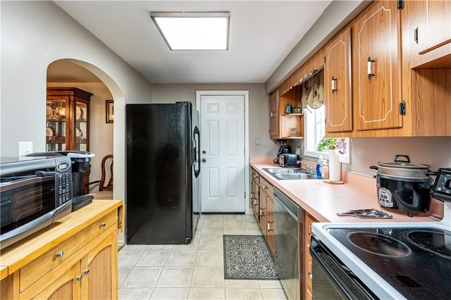 168 Carmella Dr, White Oak, PA 15131